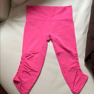 Lululemon Hot Pink stretchy crop